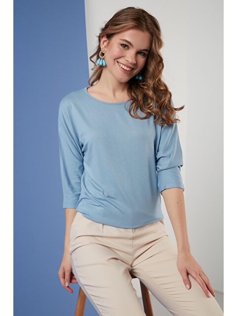 Lela Bisiklet Yaka Truvakar Kol Kadın Tişört 5861416Y - S000000384-17234