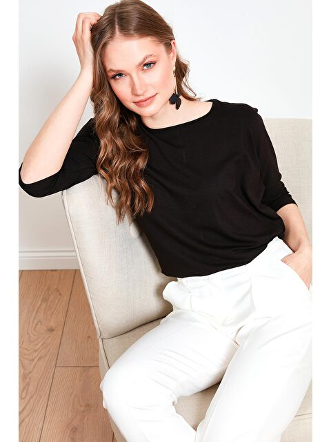 Lela Bisiklet Yaka Truvakar Kol Kadın Tişört 5861416Y - S000000384-19351