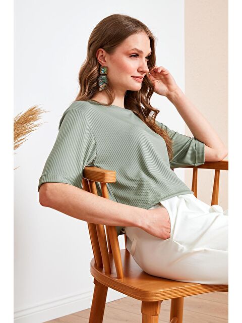 Lela Oversize Bisiklet Yaka Yırtmaç Detaylı Bluz 5863683 - S000000393-18194