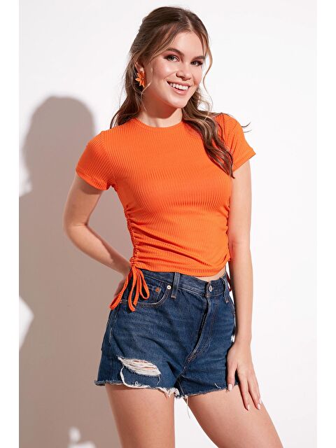 Lela Yanlardan Büzgülü Kısa Kollu Crop Bluz 5864010 - S000000372-20013