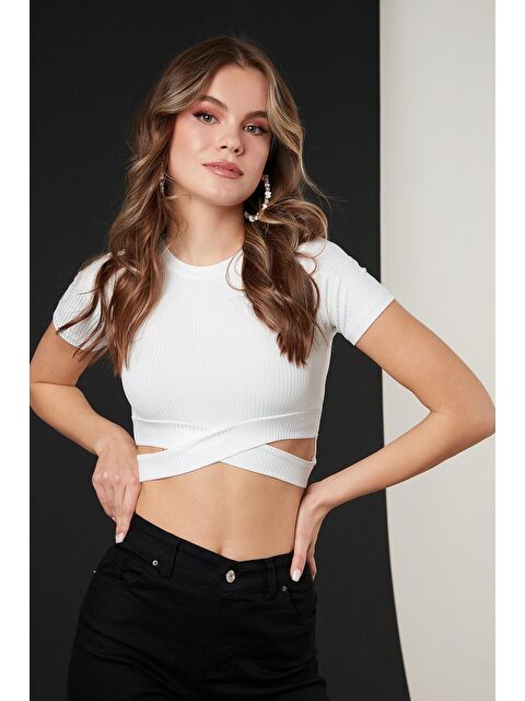 Lela Fitilli Bel Detaylı Kısa Kollu Dar Kesim Crop Bluz 5864211 - S000000396-19965