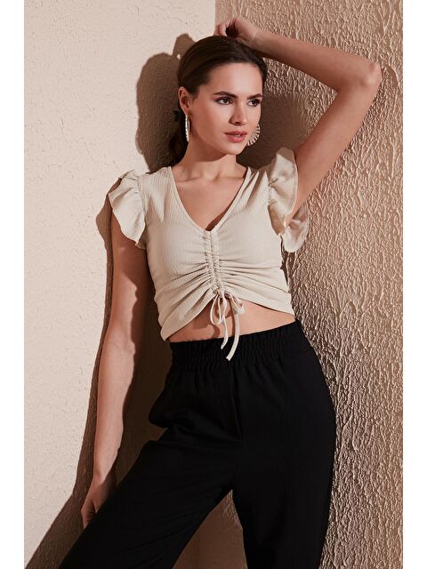 Lela Büzgü Detaylı Kolları Fırfırlı Dar Kesim Crop Bluz 5865015 - S000000375-20600