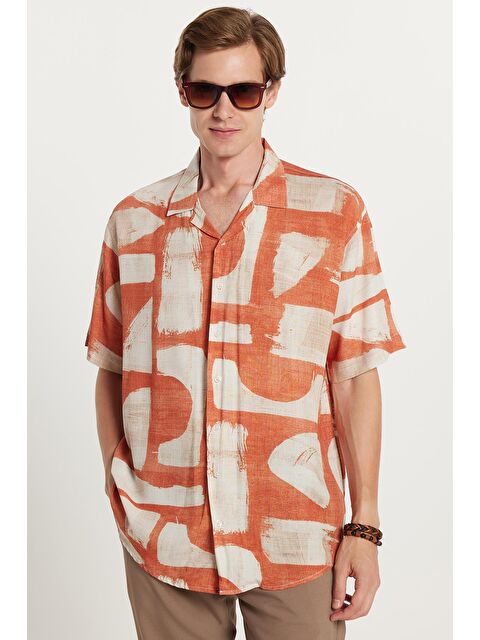TUDORS Erkek Relax Fit Rahat Kesim Kısa Kollu Apaş Yaka Viskon Baskılı Gömlek - S000519912-23173