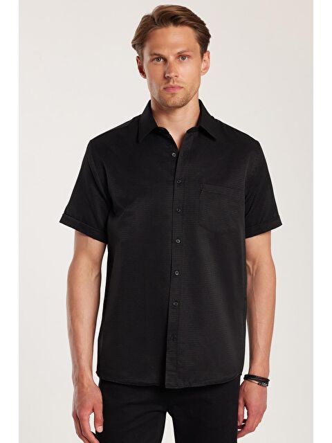 TUDORS Erkek Regular Fit Klasik Kesim Kısa Kollu Pamuklu Tek Cepli Armürlü Siyah Gömlek - S000519911-19351