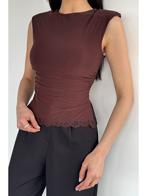 Gülseli Kadın Omuz Vatkalı Yanlar Büzgülü Dantel Detaylı Bluz