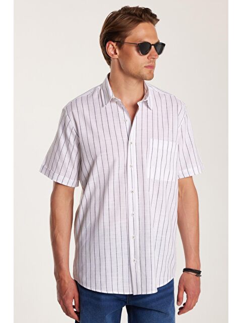 TUDORS Erkek Regular Fit Klasik Kesim %100 Pamuk Kısa Kollu Keten Doku Tek Cepli Çizgili Lacivert Gömlek - S000519915-21164