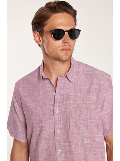 TUDORS Erkek Regular Fit Klasik Kesim %100 Pamuk Kısa Kollu Keten Doku Tek Cepli Çizgili Bordo Gömlek - S000519918-19951