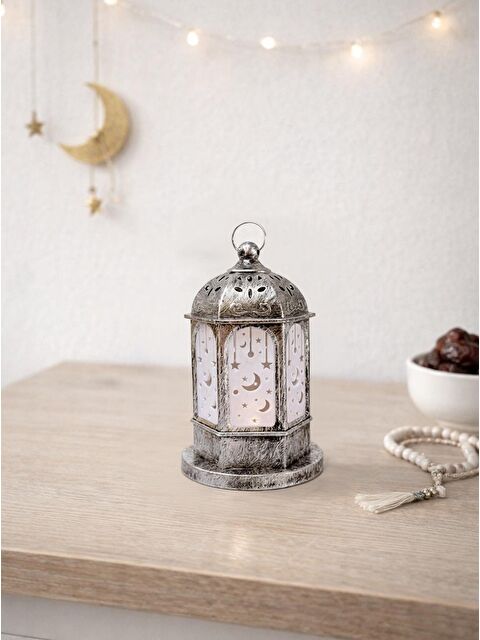 Parti Adresi Ramazan Temalı Led Işıklı Pilli Dekoratif Fener Eskitme Detaylı Gümüş 16 cm - S000514444-18105