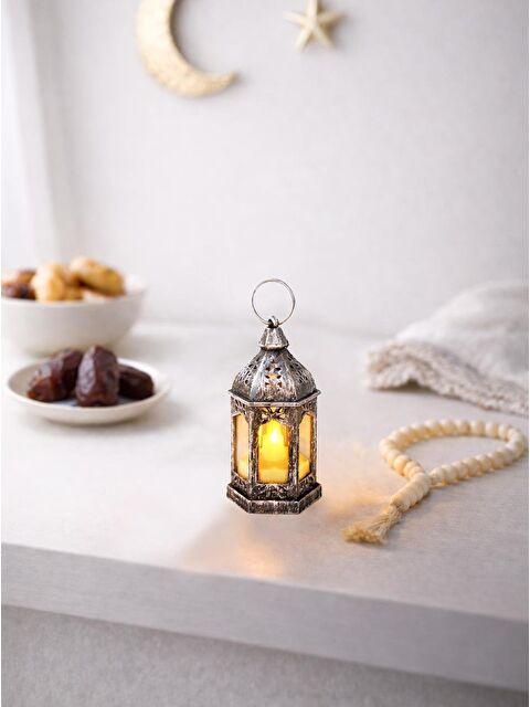Parti Adresi Ramazan Dekoratif Mini Kandil  – Asılabilir Eskitme Detaylı Fener Pilli LED Işıklı Gümüş 10 cm - S000514446-18105