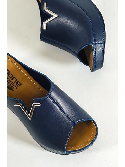 Capone Outfitters 6145 Kadın Dolgu Topuklu V Toka Terlik - S000161340-21164