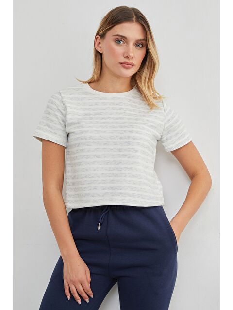 Fullamoda Çizgili Bisiklet Yaka Mevsimlik Crop Tişört - S000450117-74