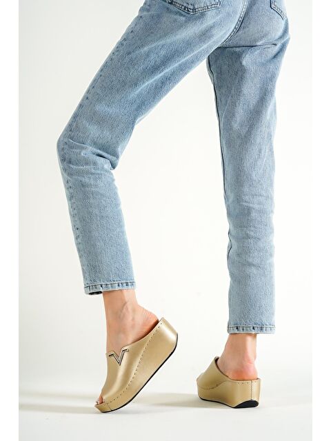 Capone Outfitters 6145 Kadın Dolgu Topuklu V Toka Terlik - S000161340-20076