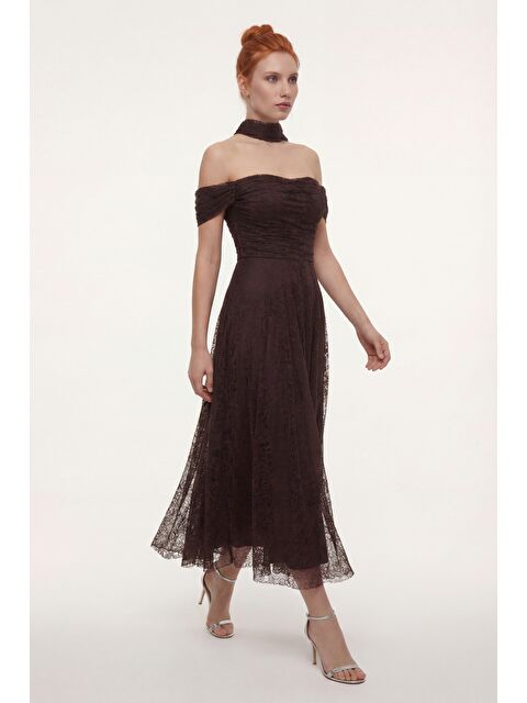 Lafaba Kadın Kahverengi Dar Kalıp Kayık Yaka Dantelli Midi Söz Nişan Nikah Abiye - S000506620-19413