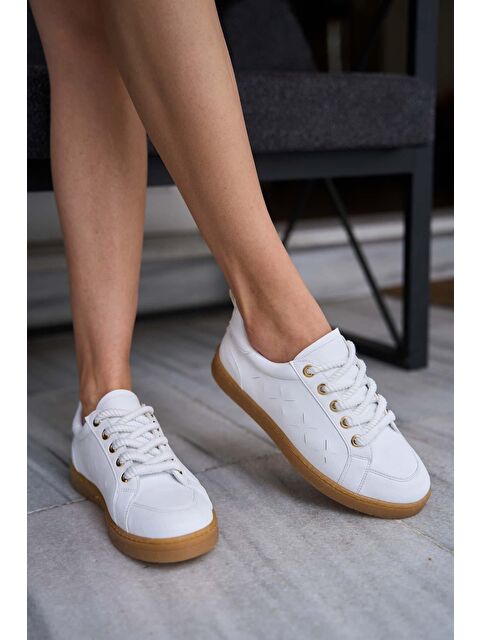 MADAMRA Kalın Bağcıklı Deri Görünümlü Spor Ayakkabı Sneaker Beyaz - S000266216-20063
