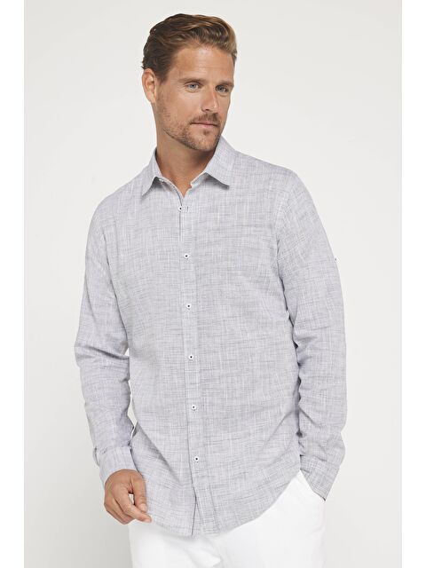 TUDORS Erkek Slim Fit Dar Kesim Uzun Kollu %100 Pamuk Keten Doku Apoletli Lacivert Gömlek