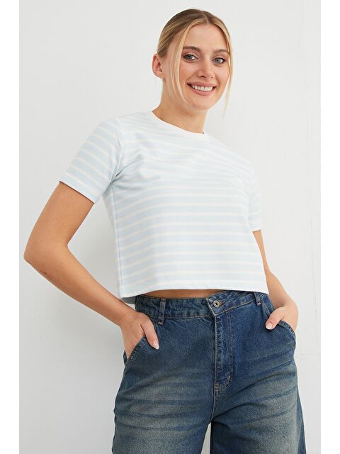 Fullamoda Çizgili Bisiklet Yaka Mevsimlik Crop Tişört - S000450117-17437