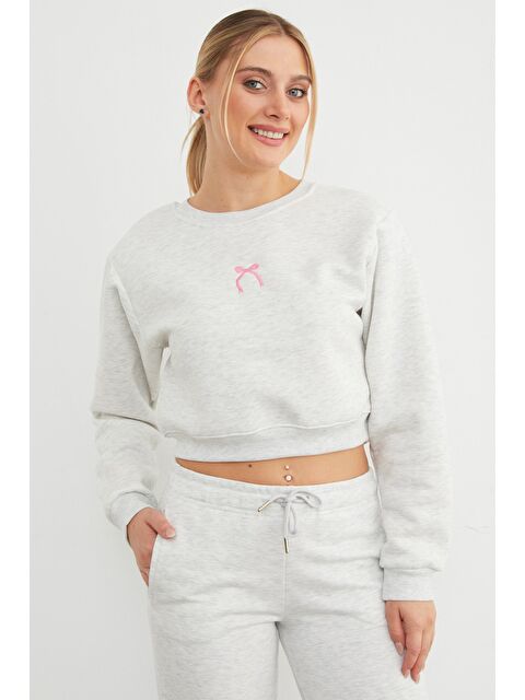 Fullamoda 3 İplik Fiyonk Nakışlı Crop Sweatshirt - S000443575-74
