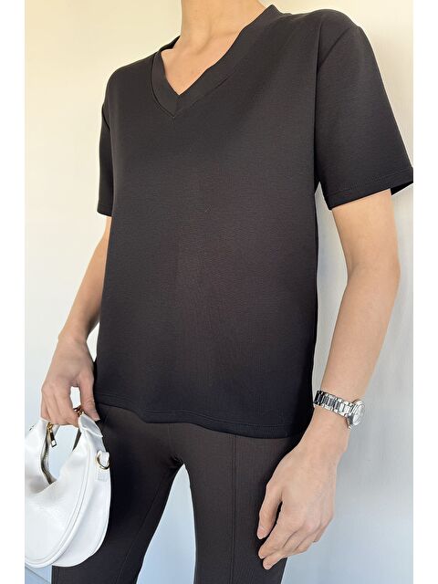Gülseli Kadın V Yaka Basic Tişört