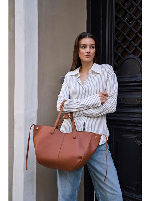 MADAMRA Deri Görünümlü Cüzdan Detaylı El Ve Omuz Çantası Taba - S000152783-37454