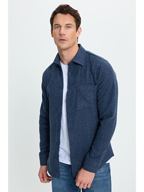 TUDORS Erkek Slim Fit Dar Kesim  Armürlü Oduncu Cepli Spor Yaka İndigo Gömlek - S000519970-23093