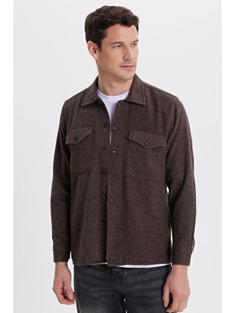 TUDORS Erkek Regular Fit Rahat Kesim Çift Cep  Kapaklı Çıtçıtlı Kahverengi Gömlek - S000519983-19413