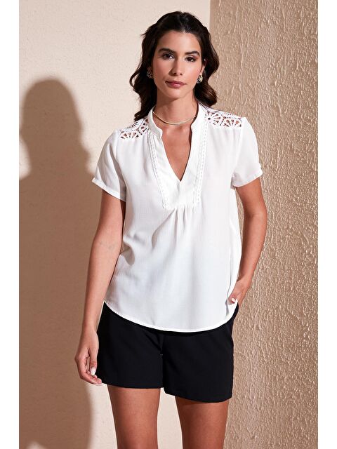Lela Güpür Detaylı % 100 Pamuk Regular Fit V Yaka Bluz 611Bz0286 - S000162631-19965