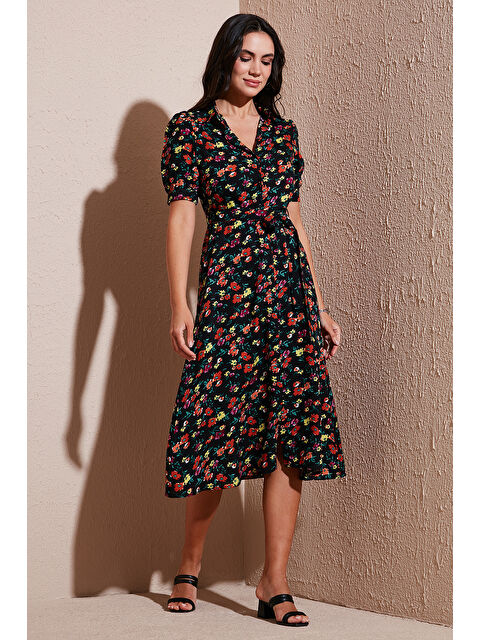 Lela Desenli Regular Fit Yırtmaçlı Midi Boy Kemerli Gömlek Kadın Elbise 6782106 - S000358154-19351