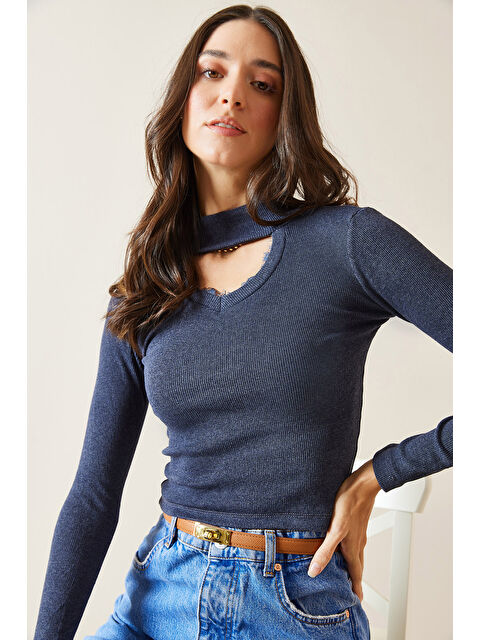 Xhan İndigo Yarım Balıkçı Yaka Pencere Detaylı Kaşkorse Bluz 5KXK2-49013-27 - S000293934-23093