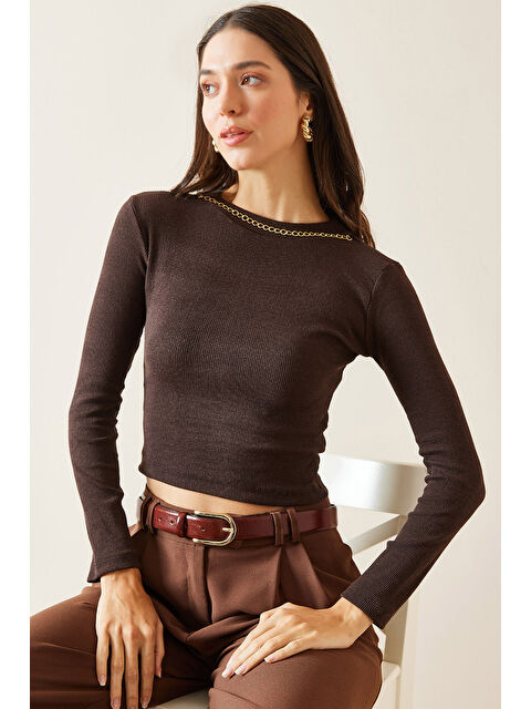 Xhan Kahverengi Zincir Detaylı Kaşkorse Crop Bluz 5KXK2-49010-18 - S000293952-19413