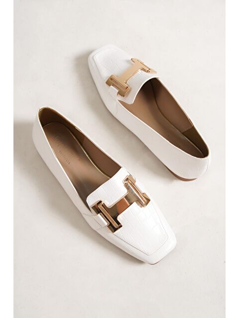 Capone Outfitters Küt Burunlu Metal  Toka Aksesuarlı Kadın Loafer - S000120021-20063