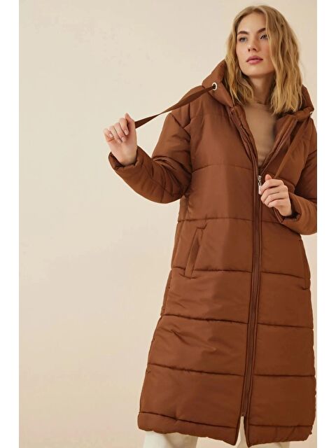 Hazelin Kadın Çikolata Kapüşonlu Uzun Oversize Şişme Mont HZL22W-BD151201 - S000030361-26416