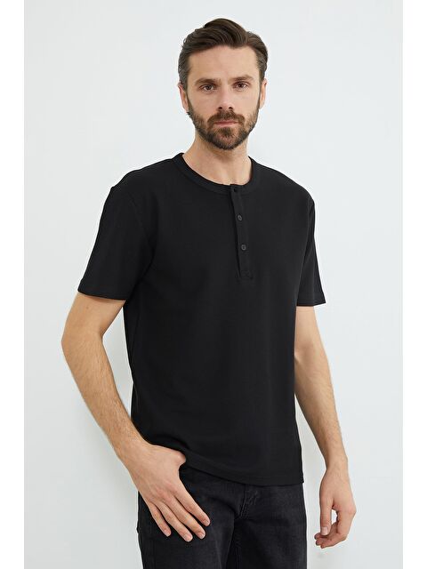 Fullamoda Petek Kumaş Düğmeli Bisiklet Yaka Tişört