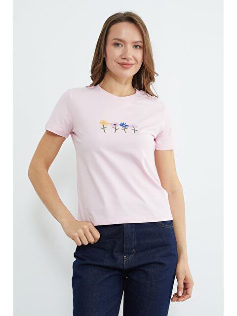 Fullamoda Çiçek Nakışlı Bisiklet Yaka Tişört - S000529318-20024