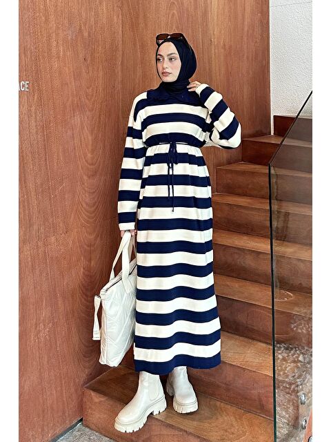 Lamelif Bebe Yaka Detaylı Çizgili Triko Elbise Lacivert