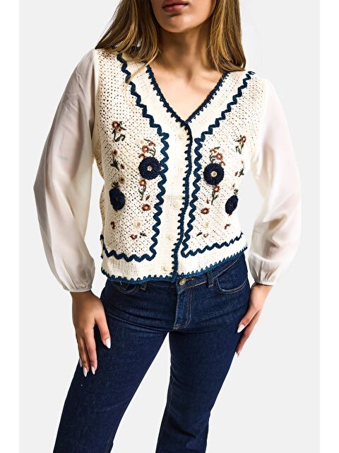 It's Basic Kadın Ekru Etnik Şifon Kollu Etnik Örgülü Tasarım Bluz - S000527843-19965