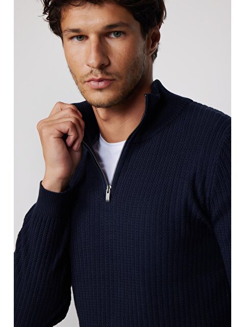 TUDORS Erkek Slim Fit Dar Kesim Dik Yaka Fermuarlı Desenli Lacivert Kazak