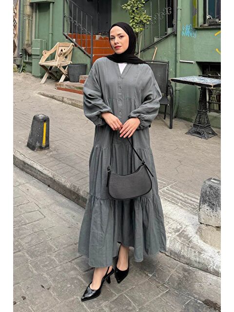 Lamelif Ön Yarım Düğme Detaylı Müslin Kumaş Tesettür Elbise Gri - S000517748-20600
