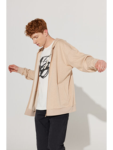 AC&Co / Altınyıldız Classics Erkek Sütlü Kahve Oversize Fit Bol Kesim Kapüşonlu Yaka %100 Pamuk Fermuarlı Sweatshirt - S000403532-19413