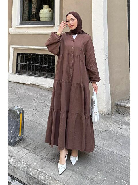 Lamelif Ön Yarım Düğme Detaylı Müslin Kumaş Tesettür Elbise Kahverengi - S000517748-19413