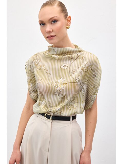 SATEEN Kısa Kollu Desenli Bluz - Haki - S000511559-18547