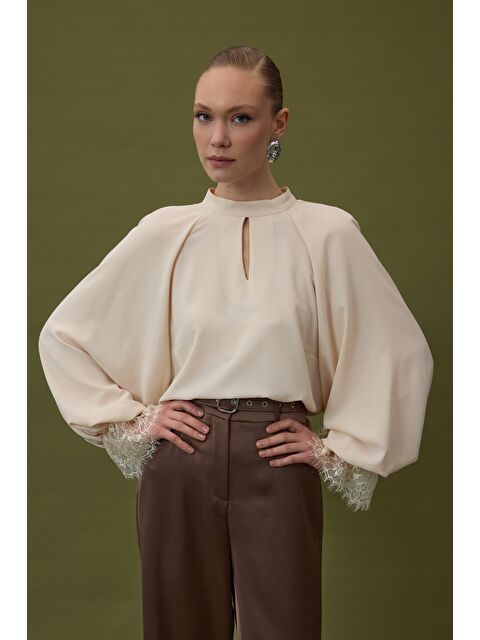 SATEEN Dantel Detaylı Uzun Kollu Bluz - Bej - S000506910-19928