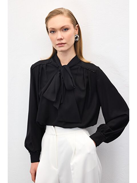 SATEEN Aksesuar Detaylı Fularlı Bluz - Siyah - S000511560-19351