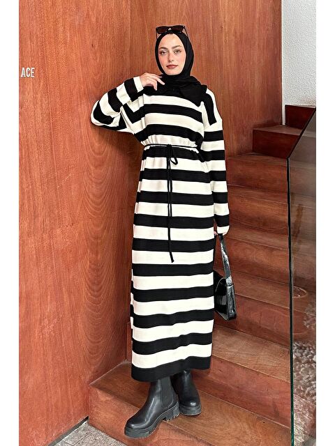 Lamelif Bebe Yaka Detaylı Çizgili Triko Elbise Siyah - S000515203-19351