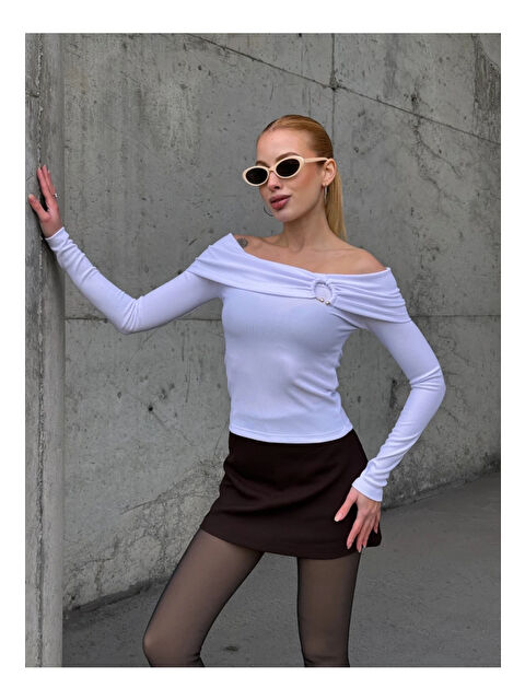 carla10 Kadın Madonna Yaka Halka Detay Beyaz Bluz - S000503790-20063