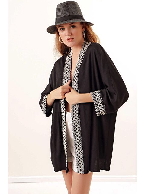 Hazelin Kadın Siyah Nakış Detaylı Kuşaklı Kısa Kimono HZL24S-BD158661 - S000218448-19351