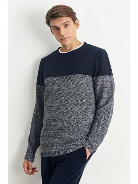 AC&Co / Altınyıldız Classics Erkek Lacivert-Krem Recycle Standart Fit Normal Kesim Bisiklet Yaka Triko - S000403570-6380