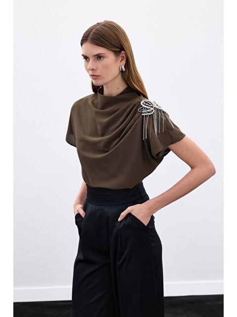 SATEEN Tek Omuz Aksesuarlı Salaş Bluz - Kahve - S000323438-19413