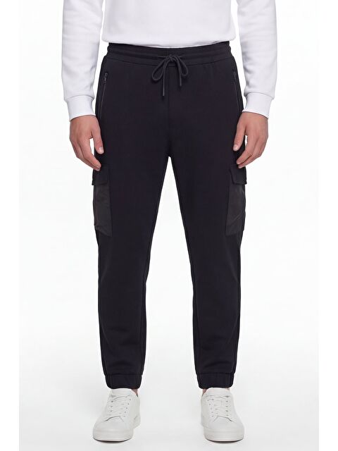 Sabri Özel Giotelli Erkek Siyah Dar Kesim Slim Fit Pamuklu Lastikli Bel Kapaklı Cep Lastikli Paça Pantolon