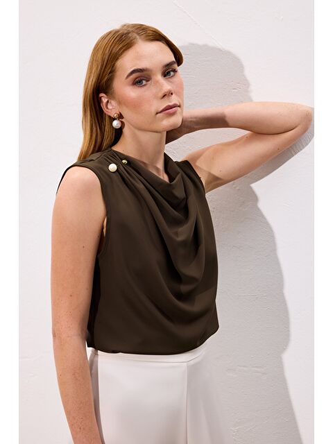 SATEEN İnci Broşlu Degaje Bluz - Kahve - S000497772-19413