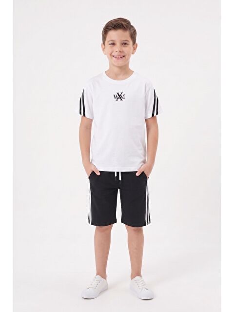 Cansın Mini Beyaz Logolu Tişörtlü Şerit Detaylı Şortlu Erkek Çocuk Takım 23812